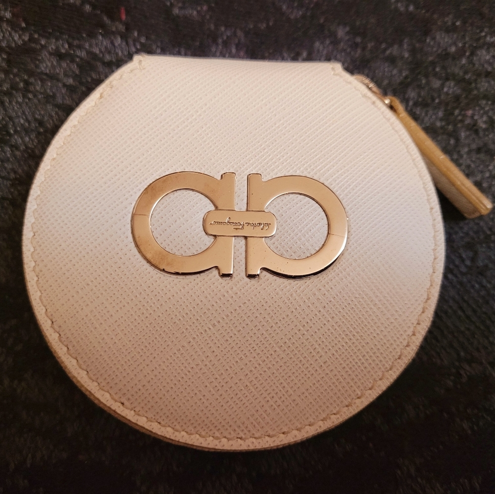 Salvatore ferragamo Coin Wallet (100% authentic)